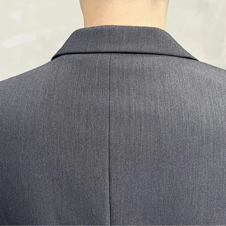 Blazer Masculino Bonzzano BZ189 em algodão, corte slim fit e detalhes refinados.