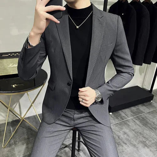 Blazer Masculino Bonzzano BZ189 em algodão, corte slim fit e detalhes refinados.