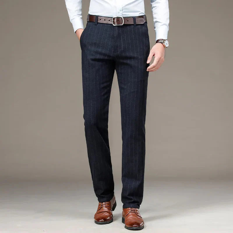Calça Social Listrada Masculina Bonzzano BZ229 com design elegante e confortável.