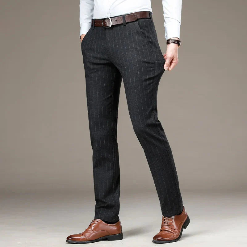 Calça Social Listrada Masculina Bonzzano BZ229 com design elegante e confortável.