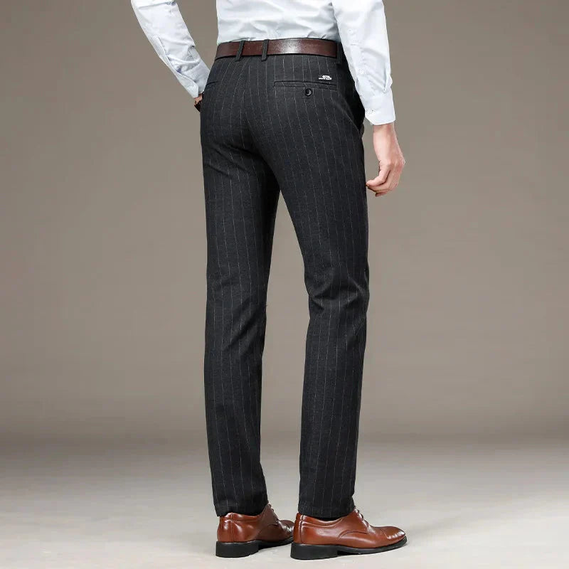 Calça Social Listrada Masculina Bonzzano BZ229 com design elegante e confortável.