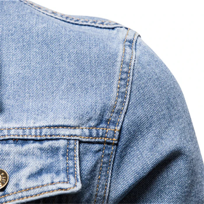 Jaqueta Jeans Masculina Bonzzano BZ135 em jeans premium, modelagem ajustada e design clássico.