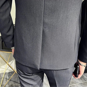 Blazer Masculino Bonzzano BZ189 em algodão, corte slim fit e detalhes refinados.