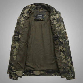 Jaqueta Masculina Camuflada Bonzzano BZ151 com estampa moderna e forro acolchoado.