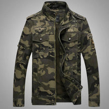 Jaqueta Masculina Camuflada Bonzzano BZ151 com estampa moderna e forro acolchoado.