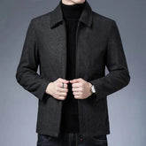 Jaqueta Masculina Bonzzano BZ110 em poliéster com design clássico e funcional.