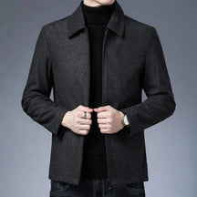 Jaqueta Masculina Bonzzano BZ110 em poliéster com design clássico e funcional.